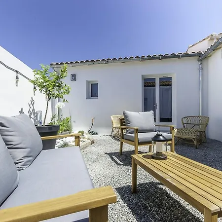 Maison Familiale Avec Piscine Chauffee Et Terrasse A - Fr-1-835-20 La Flotte