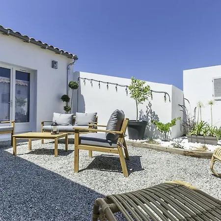 Villa Maison Familiale Avec Piscine Chauffee Et Terrasse A - Fr-1-835-20 *