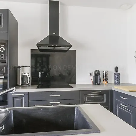 Maison Familiale Avec Piscine Chauffee Et Terrasse A - Fr-1-835-20