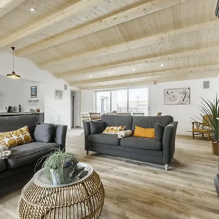 Maison Familiale Avec Piscine Chauffee Et Terrasse A - Fr-1-835-20 Villa *