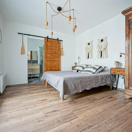 Maison Familiale Avec Piscine Chauffee Et Terrasse A - Fr-1-835-20 Villa *