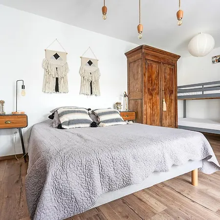 Maison Familiale Avec Piscine Chauffee Et Terrasse A - Fr-1-835-20 Villa