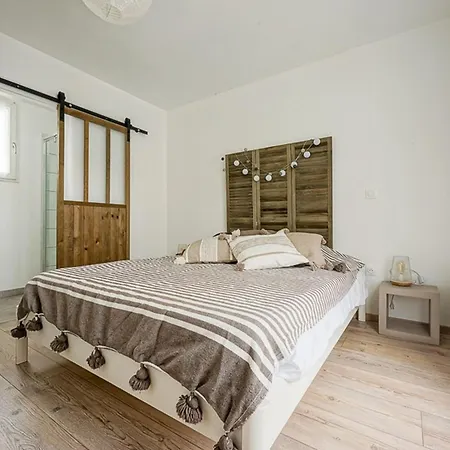 Maison Familiale Avec Piscine Chauffee Et Terrasse A - Fr-1-835-20 La Flotte