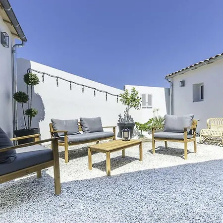 Maison Familiale Avec Piscine Chauffee Et Terrasse A - Fr-1-835-20 Villa